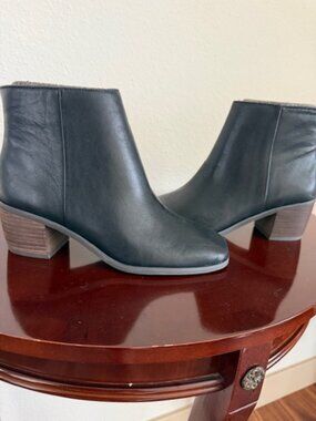 Lucky Brand Malvelia Women's size 6.5 Black Leather Booties New In Box!